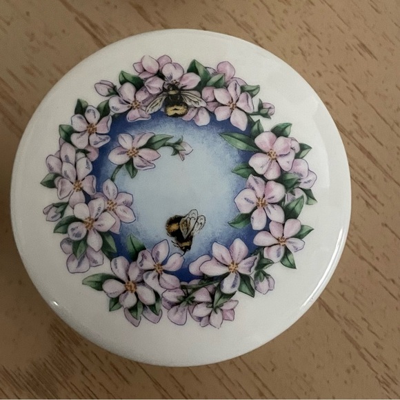 Lot of 4 1985 Heritage House Porcelain Music Box Trinket Crafted in Japan - Picture 8 of 13